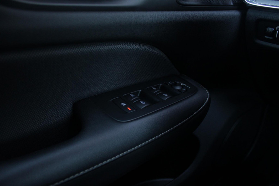 Volvo S60 2.0 B5 250PK AUTOMAAT R-DESIGN 20'' | PANORAMISCH SCHUIF/KANTELDAK | PREMIUM AUDIO BY HARMAN KARDON | 20" 5-TRIPPLE SPAAKS BLACK/DIAMAND CUT LICHTMETALEN VELGEN | BLINDSPOT INFOMATION SYSTEM (BLIS) | VERWARMDE VOORRUIT |VERWARMDE AQUABLADE RUITENWISSERBLADEN | PILOT ASSIST | APPLE CARPLAY / ANDROID AUTO | DODEHOEKDETECTIE |  ADAPTIEVE CRUISECONTROL | R-DESIGN BEKLEDING MET NAPPA LEDER I.C.M. OPEN GRID TEXTIEL | ELEKTRISCH VERSTELBARE CONTOUR STOELEN (SPORTSTOELEN) MET GEHEUGEN OP BEIDE VOORSTOELEN (POWERSEATS) |VERWARMDE VOORSTOELEN EN ACHTERBANK | VERWARMD STUURWIEL |