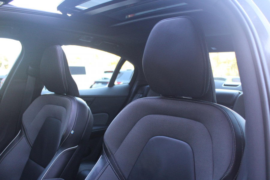 Volvo S60 2.0 B5 250PK AUTOMAAT R-DESIGN 20'' | PANORAMISCH SCHUIF/KANTELDAK | PREMIUM AUDIO BY HARMAN KARDON | 20" 5-TRIPPLE SPAAKS BLACK/DIAMAND CUT LICHTMETALEN VELGEN | BLINDSPOT INFOMATION SYSTEM (BLIS) | VERWARMDE VOORRUIT |VERWARMDE AQUABLADE RUITENWISSERBLADEN | PILOT ASSIST | APPLE CARPLAY / ANDROID AUTO | DODEHOEKDETECTIE |  ADAPTIEVE CRUISECONTROL | R-DESIGN BEKLEDING MET NAPPA LEDER I.C.M. OPEN GRID TEXTIEL | ELEKTRISCH VERSTELBARE CONTOUR STOELEN (SPORTSTOELEN) MET GEHEUGEN OP BEIDE VOORSTOELEN (POWERSEATS) |VERWARMDE VOORSTOELEN EN ACHTERBANK | VERWARMD STUURWIEL |