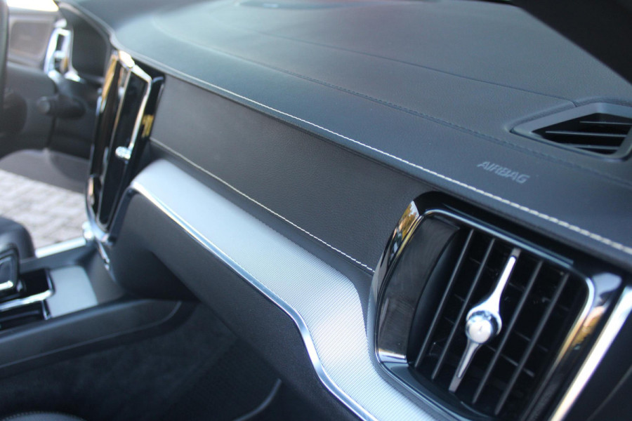 Volvo S60 2.0 B5 250PK AUTOMAAT R-DESIGN 20'' | PANORAMISCH SCHUIF/KANTELDAK | PREMIUM AUDIO BY HARMAN KARDON | 20" 5-TRIPPLE SPAAKS BLACK/DIAMAND CUT LICHTMETALEN VELGEN | BLINDSPOT INFOMATION SYSTEM (BLIS) | VERWARMDE VOORRUIT |VERWARMDE AQUABLADE RUITENWISSERBLADEN | PILOT ASSIST | APPLE CARPLAY / ANDROID AUTO | DODEHOEKDETECTIE |  ADAPTIEVE CRUISECONTROL | R-DESIGN BEKLEDING MET NAPPA LEDER I.C.M. OPEN GRID TEXTIEL | ELEKTRISCH VERSTELBARE CONTOUR STOELEN (SPORTSTOELEN) MET GEHEUGEN OP BEIDE VOORSTOELEN (POWERSEATS) |VERWARMDE VOORSTOELEN EN ACHTERBANK | VERWARMD STUURWIEL |