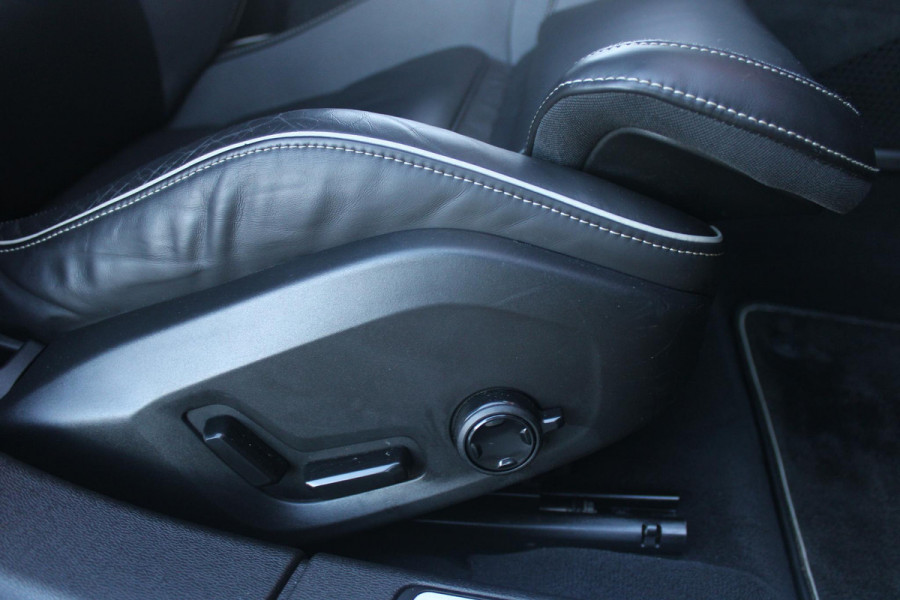 Volvo S60 2.0 B5 250PK AUTOMAAT R-DESIGN 20'' | PANORAMISCH SCHUIF/KANTELDAK | PREMIUM AUDIO BY HARMAN KARDON | 20" 5-TRIPPLE SPAAKS BLACK/DIAMAND CUT LICHTMETALEN VELGEN | BLINDSPOT INFOMATION SYSTEM (BLIS) | VERWARMDE VOORRUIT |VERWARMDE AQUABLADE RUITENWISSERBLADEN | PILOT ASSIST | APPLE CARPLAY / ANDROID AUTO | DODEHOEKDETECTIE |  ADAPTIEVE CRUISECONTROL | R-DESIGN BEKLEDING MET NAPPA LEDER I.C.M. OPEN GRID TEXTIEL | ELEKTRISCH VERSTELBARE CONTOUR STOELEN (SPORTSTOELEN) MET GEHEUGEN OP BEIDE VOORSTOELEN (POWERSEATS) |VERWARMDE VOORSTOELEN EN ACHTERBANK | VERWARMD STUURWIEL |