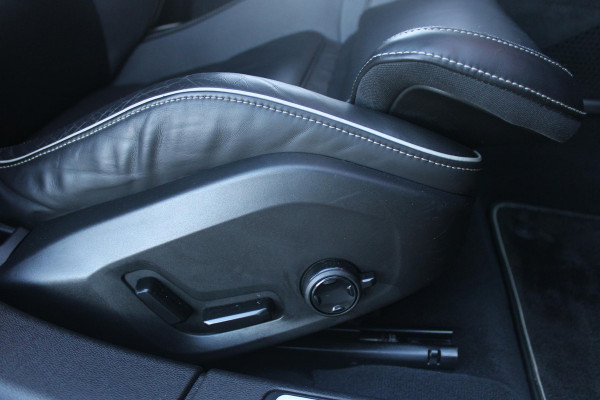 Volvo S60 2.0 B5 250PK AUTOMAAT R-DESIGN 20'' | PANORAMISCH SCHUIF/KANTELDAK | PREMIUM AUDIO BY HARMAN KARDON | 20" 5-TRIPPLE SPAAKS BLACK/DIAMAND CUT LICHTMETALEN VELGEN | BLINDSPOT INFOMATION SYSTEM (BLIS) | VERWARMDE VOORRUIT |VERWARMDE AQUABLADE RUITENWISSERBLADEN | PILOT ASSIST | APPLE CARPLAY / ANDROID AUTO | DODEHOEKDETECTIE |  ADAPTIEVE CRUISECONTROL | R-DESIGN BEKLEDING MET NAPPA LEDER I.C.M. OPEN GRID TEXTIEL | ELEKTRISCH VERSTELBARE CONTOUR STOELEN (SPORTSTOELEN) MET GEHEUGEN OP BEIDE VOORSTOELEN (POWERSEATS) |VERWARMDE VOORSTOELEN EN ACHTERBANK | VERWARMD STUURWIEL |