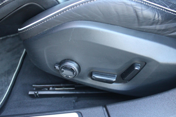 Volvo S60 2.0 B5 250PK AUTOMAAT R-DESIGN 20'' | PANORAMISCH SCHUIF/KANTELDAK | PREMIUM AUDIO BY HARMAN KARDON | 20" 5-TRIPPLE SPAAKS BLACK/DIAMAND CUT LICHTMETALEN VELGEN | BLINDSPOT INFOMATION SYSTEM (BLIS) | VERWARMDE VOORRUIT |VERWARMDE AQUABLADE RUITENWISSERBLADEN | PILOT ASSIST | APPLE CARPLAY / ANDROID AUTO | DODEHOEKDETECTIE |  ADAPTIEVE CRUISECONTROL | R-DESIGN BEKLEDING MET NAPPA LEDER I.C.M. OPEN GRID TEXTIEL | ELEKTRISCH VERSTELBARE CONTOUR STOELEN (SPORTSTOELEN) MET GEHEUGEN OP BEIDE VOORSTOELEN (POWERSEATS) |VERWARMDE VOORSTOELEN EN ACHTERBANK | VERWARMD STUURWIEL |