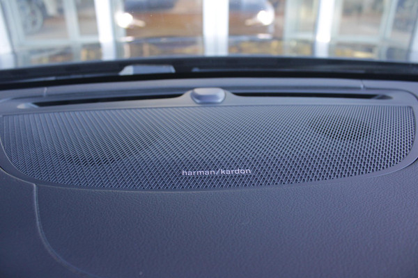 Volvo S60 2.0 B5 250PK AUTOMAAT R-DESIGN 20'' | PANORAMISCH SCHUIF/KANTELDAK | PREMIUM AUDIO BY HARMAN KARDON | 20" 5-TRIPPLE SPAAKS BLACK/DIAMAND CUT LICHTMETALEN VELGEN | BLINDSPOT INFOMATION SYSTEM (BLIS) | VERWARMDE VOORRUIT |VERWARMDE AQUABLADE RUITENWISSERBLADEN | PILOT ASSIST | APPLE CARPLAY / ANDROID AUTO | DODEHOEKDETECTIE |  ADAPTIEVE CRUISECONTROL | R-DESIGN BEKLEDING MET NAPPA LEDER I.C.M. OPEN GRID TEXTIEL | ELEKTRISCH VERSTELBARE CONTOUR STOELEN (SPORTSTOELEN) MET GEHEUGEN OP BEIDE VOORSTOELEN (POWERSEATS) |VERWARMDE VOORSTOELEN EN ACHTERBANK | VERWARMD STUURWIEL |