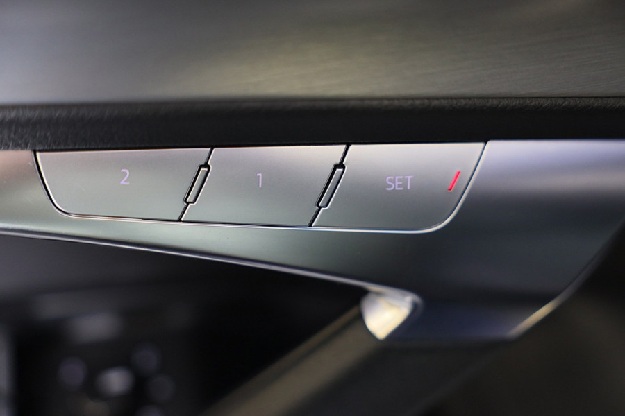Audi A6 Avant 55 TFSI e Quattro RS6 Look / Head Up / B & O / Elek Stoelen / Memory / Acc / F1 / Lane Assist / Open Pano / 22 Inch