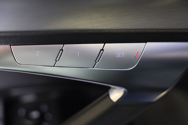 Audi A6 Avant 55 TFSI e Quattro RS6 Look / Head Up / B & O / Elek Stoelen / Memory / Acc / F1 / Lane Assist / Open Pano / 22 Inch