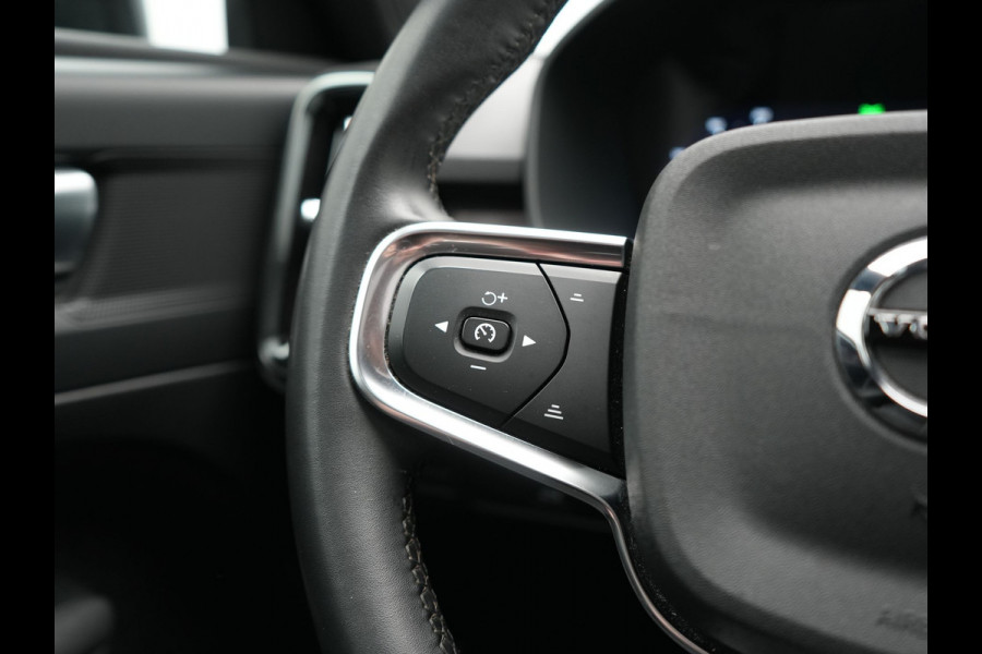 Volvo C40 Recharge Core 69 kWh 231pk Dealer O.H. | SOH 93,8% | Panodak | Camera | Google Assistent | Lederen Sportstoelen & Stuur Verwarmd | Apple Carplay | Cruise Control | Navigatie | DAB |