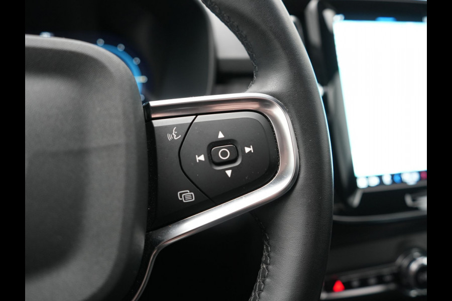 Volvo C40 Recharge Core 69 kWh 231pk Dealer O.H. | SOH 93,8% | Panodak | Camera | Google Assistent | Lederen Sportstoelen & Stuur Verwarmd | Apple Carplay | Cruise Control | Navigatie | DAB |