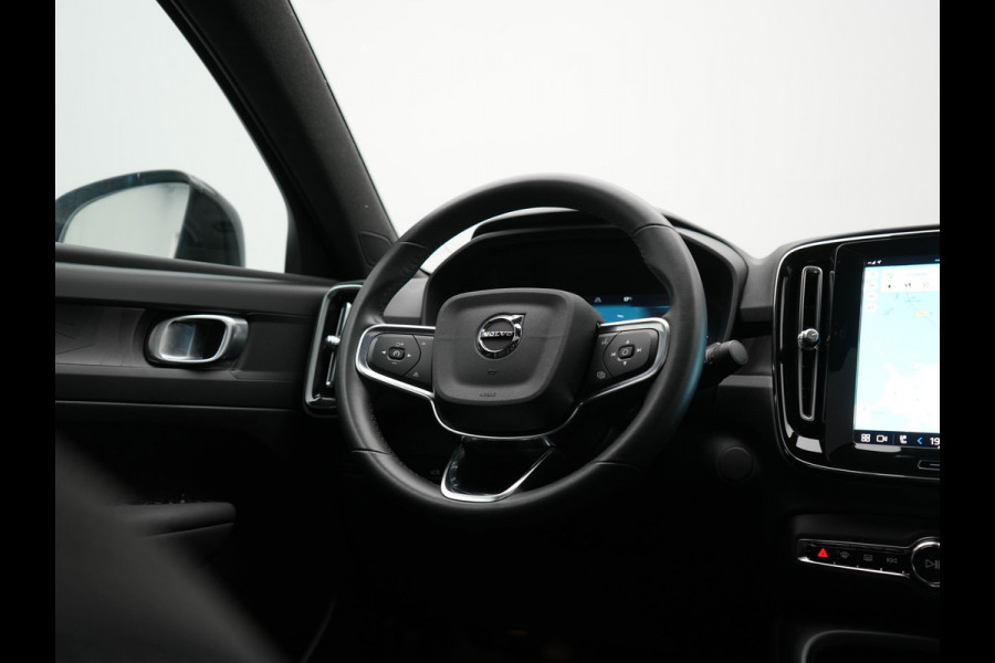Volvo C40 Recharge Core 69 kWh 231pk Dealer O.H. | SOH 93,8% | Panodak | Camera | Google Assistent | Lederen Sportstoelen & Stuur Verwarmd | Apple Carplay | Cruise Control | Navigatie | DAB |
