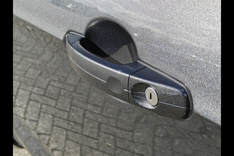 Ford Kuga 1.5 EcoBoost Titanium / Keyless / Trekhaak (2000kg) / Navi / Carplay