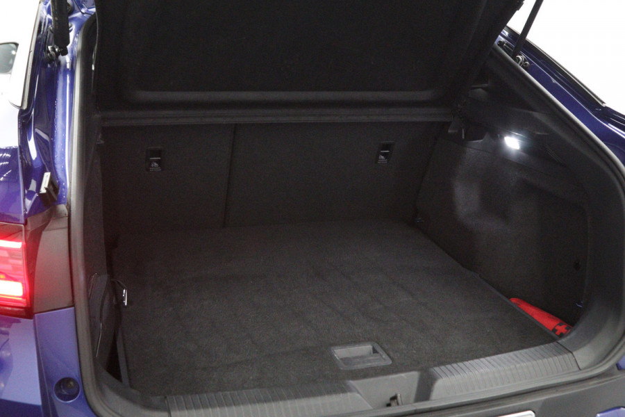 Volkswagen ID.5 Pro Business Plus 77 kWh 286 PK, SOH 97 %, Winterpakket, Panoramadak, Warmtepomp, Adap. Cruise Control, Camera