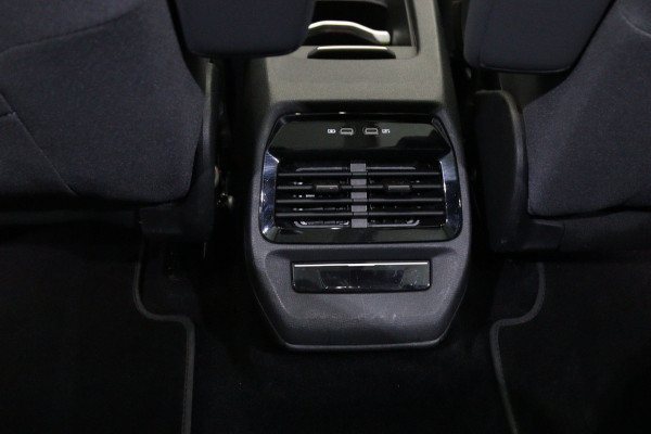 Volkswagen ID.5 Pro Business Plus 77 kWh 286 PK, SOH 97 %, Winterpakket, Panoramadak, Warmtepomp, Adap. Cruise Control, Camera