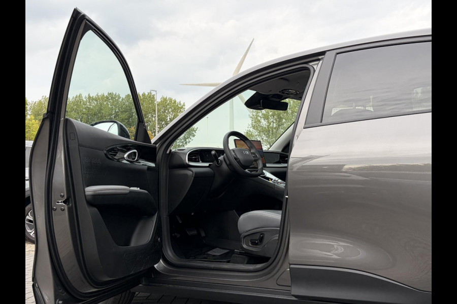 GEELY E2 Max 47 kWh 115 PK | VOORRAAD! | 345 Km actieradius | Verwarmbare voorstoelen en stuurwiel | Achteruitrijcamera en parkeersensoren achter | 8,8" digitaal instrumentenpaneel en 14,6" multimediascherm met Flyme Auto