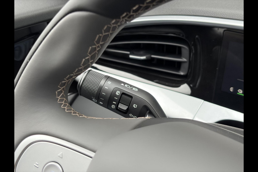 GEELY E2 Max 47 kWh 115 PK | VOORRAAD! | 345 Km actieradius | Verwarmbare voorstoelen en stuurwiel | Achteruitrijcamera en parkeersensoren achter | 8,8" digitaal instrumentenpaneel en 14,6" multimediascherm met Flyme Auto