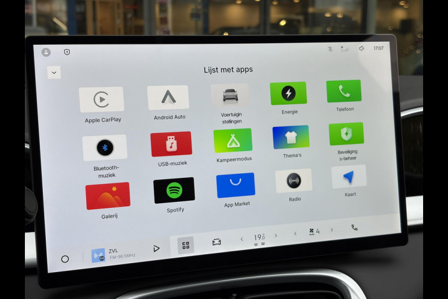 GEELY E2 Max 47 kWh 115 PK | VOORRAAD! | 345 Km actieradius | Verwarmbare voorstoelen en stuurwiel | Achteruitrijcamera en parkeersensoren achter | 8,8" digitaal instrumentenpaneel en 14,6" multimediascherm met Flyme Auto