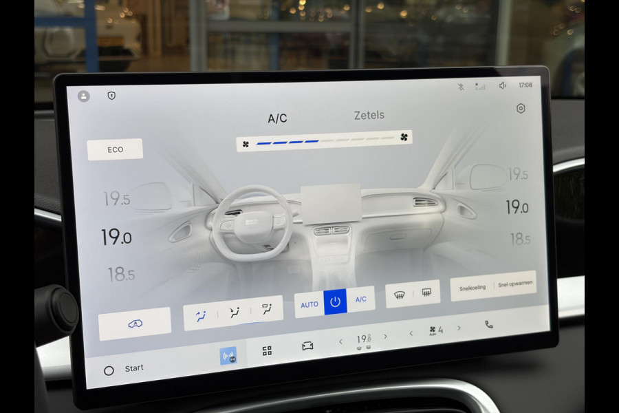 GEELY E2 Max 47 kWh 115 PK | VOORRAAD! | 345 Km actieradius | Verwarmbare voorstoelen en stuurwiel | Achteruitrijcamera en parkeersensoren achter | 8,8" digitaal instrumentenpaneel en 14,6" multimediascherm met Flyme Auto