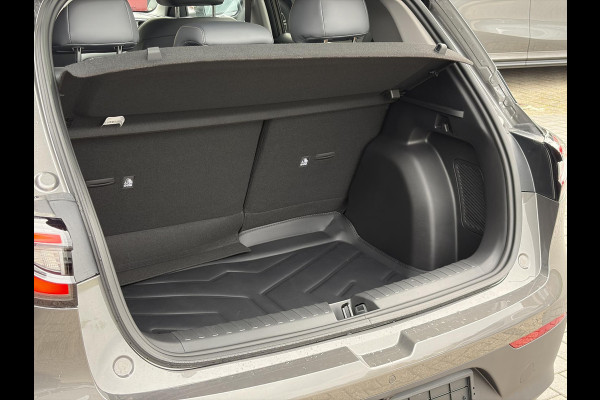 GEELY E2 Max 47 kWh 115 PK | VOORRAAD! | 345 Km actieradius | Verwarmbare voorstoelen en stuurwiel | Achteruitrijcamera en parkeersensoren achter | 8,8" digitaal instrumentenpaneel en 14,6" multimediascherm met Flyme Auto