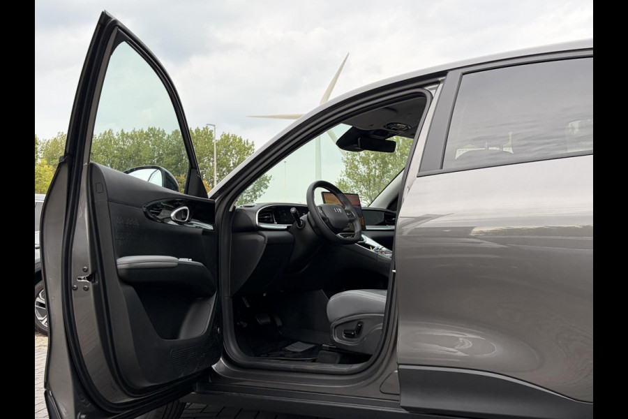 GEELY E2 Max 47 kWh 115 PK | VOORRAAD! | 345 Km actieradius | Verwarmbare voorstoelen en stuurwiel | Achteruitrijcamera en parkeersensoren achter | 8,8" digitaal instrumentenpaneel en 14,6" multimediascherm met Flyme Auto