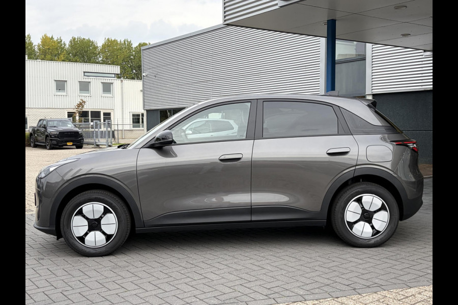 GEELY E2 Max 47 kWh 115 PK | VOORRAAD! | 345 Km actieradius | Verwarmbare voorstoelen en stuurwiel | Achteruitrijcamera en parkeersensoren achter | 8,8" digitaal instrumentenpaneel en 14,6" multimediascherm met Flyme Auto