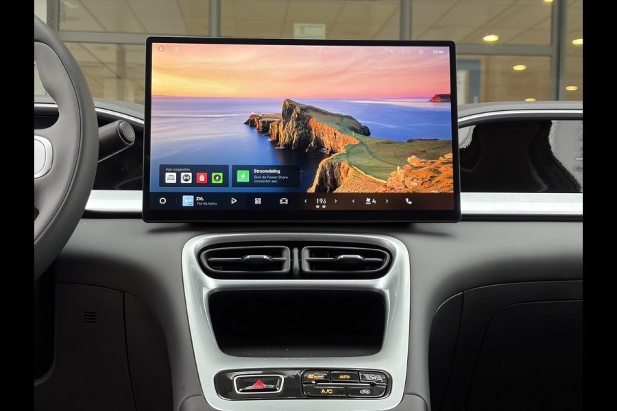 GEELY E2 Max 47 kWh 115 PK | VOORRAAD! | 345 Km actieradius | Verwarmbare voorstoelen en stuurwiel | Achteruitrijcamera en parkeersensoren achter | 8,8" digitaal instrumentenpaneel en 14,6" multimediascherm met Flyme Auto