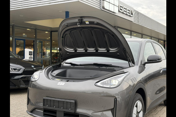 GEELY E2 Max 47 kWh 115 PK | VOORRAAD! | 345 Km actieradius | Verwarmbare voorstoelen en stuurwiel | Achteruitrijcamera en parkeersensoren achter | 8,8" digitaal instrumentenpaneel en 14,6" multimediascherm met Flyme Auto