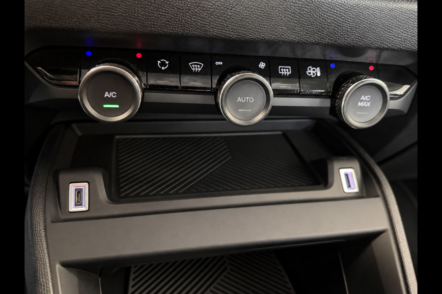 Citroën C4 1.2 Puretech Feel Pack 55.000 KM - AUTOMAAT I Navigatie / Apple CarPlay I LED I PDC I Sport velgen I Dealer onderhouden