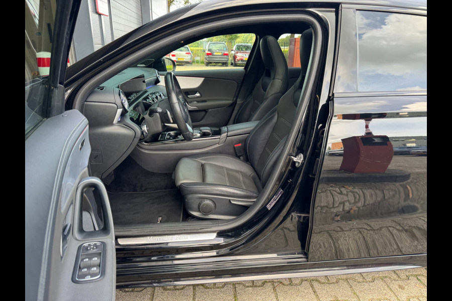 Mercedes-Benz A-Klasse 200 AMG / EDITION 1 / FULL OPTIONS / PANO / BURMESTER / LEDER / CARBON / SFEER / CAMERA / KEYLESS / DAB+ !