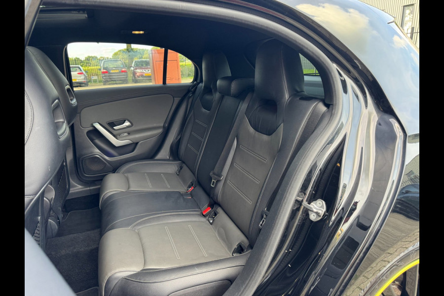 Mercedes-Benz A-Klasse 200 AMG / EDITION 1 / FULL OPTIONS / PANO / BURMESTER / LEDER / CARBON / SFEER / CAMERA / KEYLESS / DAB+ !