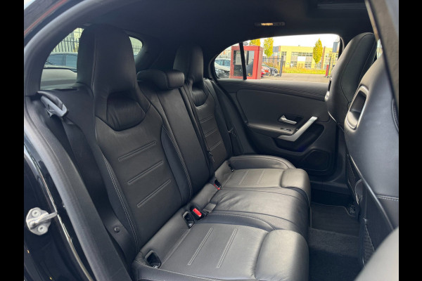 Mercedes-Benz A-Klasse 200 AMG / EDITION 1 / FULL OPTIONS / PANO / BURMESTER / LEDER / CARBON / SFEER / CAMERA / KEYLESS / DAB+ !
