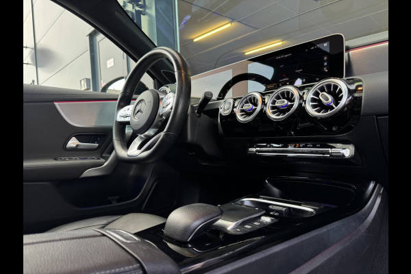 Mercedes-Benz A-Klasse 200 AMG / EDITION 1 / FULL OPTIONS / PANO / BURMESTER / LEDER / CARBON / SFEER / CAMERA / KEYLESS / DAB+ !