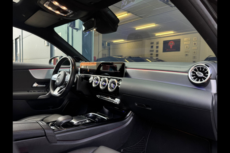 Mercedes-Benz A-Klasse 200 AMG / EDITION 1 / FULL OPTIONS / PANO / BURMESTER / LEDER / CARBON / SFEER / CAMERA / KEYLESS / DAB+ !