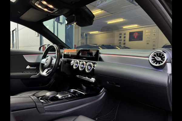 Mercedes-Benz A-Klasse 200 AMG / EDITION 1 / FULL OPTIONS / PANO / BURMESTER / LEDER / CARBON / SFEER / CAMERA / KEYLESS / DAB+ !