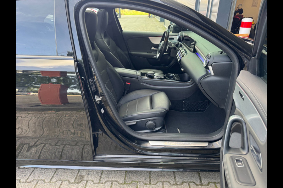 Mercedes-Benz A-Klasse 200 AMG / EDITION 1 / FULL OPTIONS / PANO / BURMESTER / LEDER / CARBON / SFEER / CAMERA / KEYLESS / DAB+ !