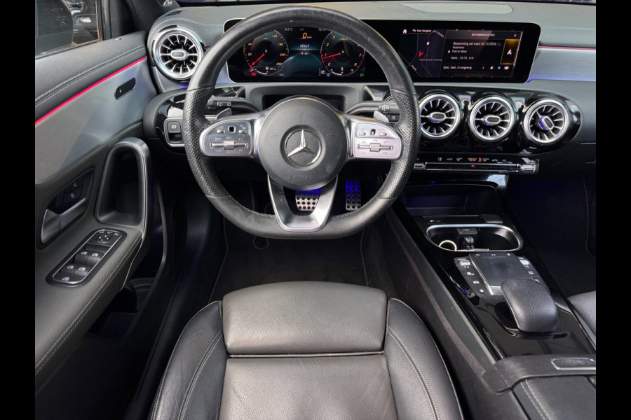 Mercedes-Benz A-Klasse 200 AMG / EDITION 1 / FULL OPTIONS / PANO / BURMESTER / LEDER / CARBON / SFEER / CAMERA / KEYLESS / DAB+ !