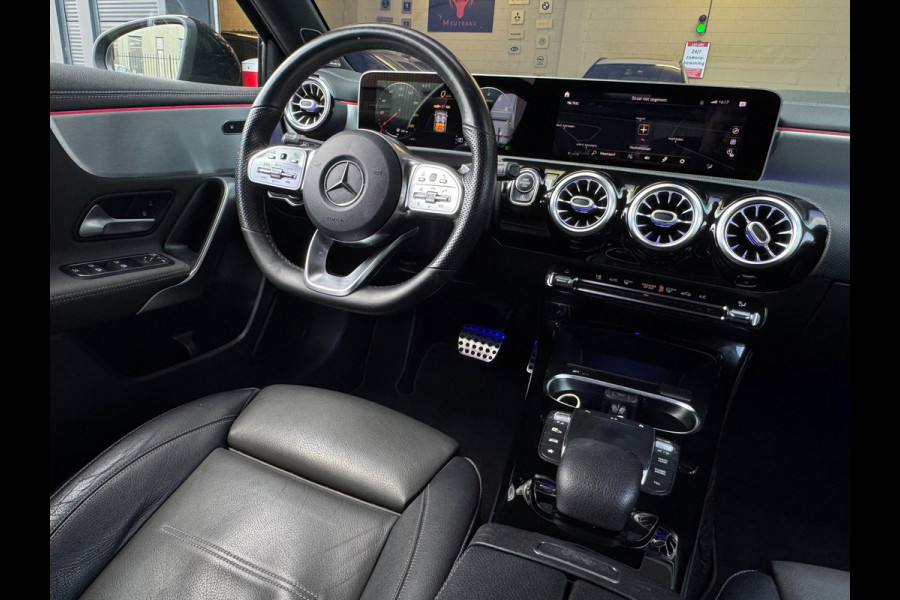 Mercedes-Benz A-Klasse 200 AMG / EDITION 1 / FULL OPTIONS / PANO / BURMESTER / LEDER / CARBON / SFEER / CAMERA / KEYLESS / DAB+ !