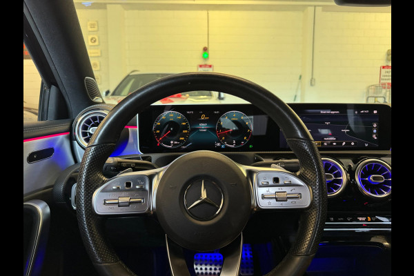 Mercedes-Benz A-Klasse 200 AMG / EDITION 1 / FULL OPTIONS / PANO / BURMESTER / LEDER / CARBON / SFEER / CAMERA / KEYLESS / DAB+ !