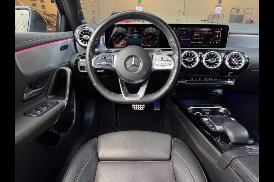 Mercedes-Benz A-Klasse 200 AMG / EDITION 1 / FULL OPTIONS / PANO / BURMESTER / LEDER / CARBON / SFEER / CAMERA / KEYLESS / DAB+ !
