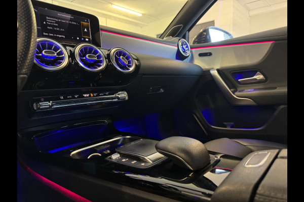 Mercedes-Benz A-Klasse 200 AMG / EDITION 1 / FULL OPTIONS / PANO / BURMESTER / LEDER / CARBON / SFEER / CAMERA / KEYLESS / DAB+ !