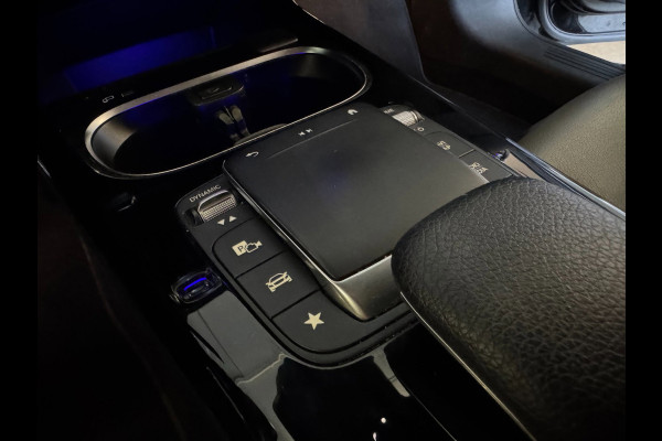 Mercedes-Benz A-Klasse 200 AMG / EDITION 1 / FULL OPTIONS / PANO / BURMESTER / LEDER / CARBON / SFEER / CAMERA / KEYLESS / DAB+ !