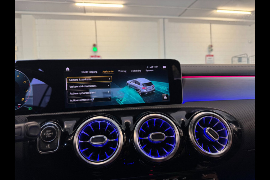 Mercedes-Benz A-Klasse 200 AMG / EDITION 1 / FULL OPTIONS / PANO / BURMESTER / LEDER / CARBON / SFEER / CAMERA / KEYLESS / DAB+ !