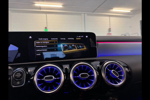 Mercedes-Benz A-Klasse 200 AMG / EDITION 1 / FULL OPTIONS / PANO / BURMESTER / LEDER / CARBON / SFEER / CAMERA / KEYLESS / DAB+ !