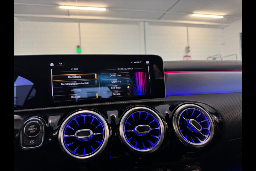 Mercedes-Benz A-Klasse 200 AMG / EDITION 1 / FULL OPTIONS / PANO / BURMESTER / LEDER / CARBON / SFEER / CAMERA / KEYLESS / DAB+ !