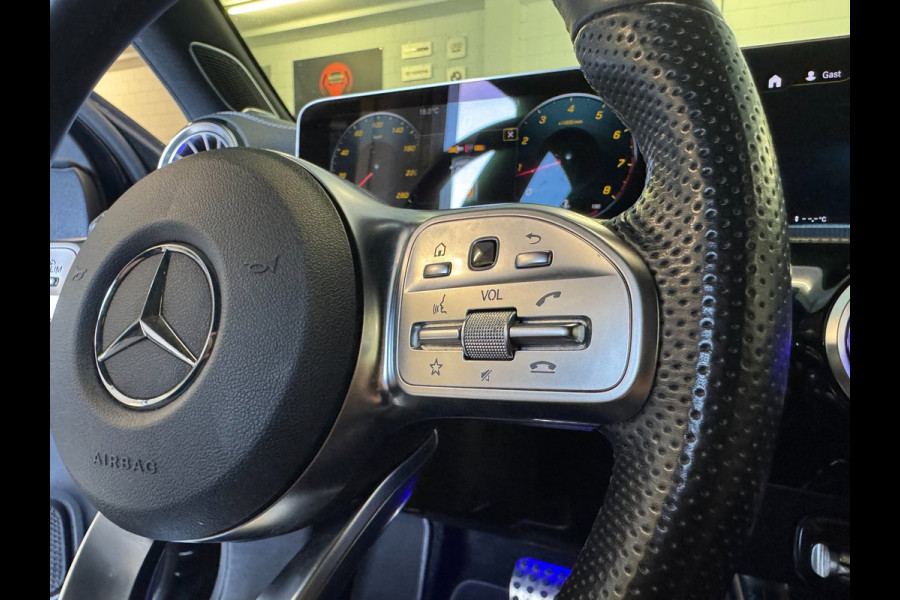 Mercedes-Benz A-Klasse 200 AMG / EDITION 1 / FULL OPTIONS / PANO / BURMESTER / LEDER / CARBON / SFEER / CAMERA / KEYLESS / DAB+ !