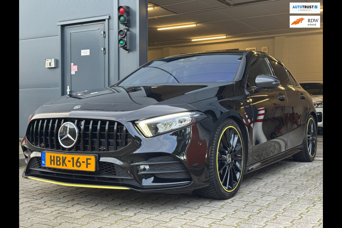 Mercedes-Benz A-Klasse 200 AMG / EDITION 1 / FULL OPTIONS / PANO / BURMESTER / LEDER / CARBON / SFEER / CAMERA / KEYLESS / DAB+ !