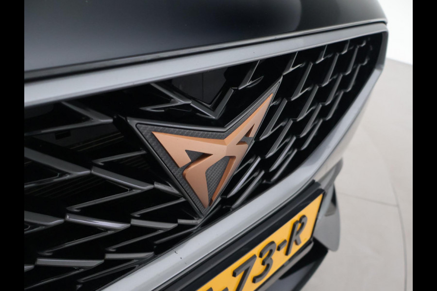 CUPRA Formentor 1.4 e-HYBRID 245 PK VZ PERFORMANCE + PANORAMA | 19 INCH | ADAPTIVE CRUISE | STUURVERW. | SFEERVERLICHTING