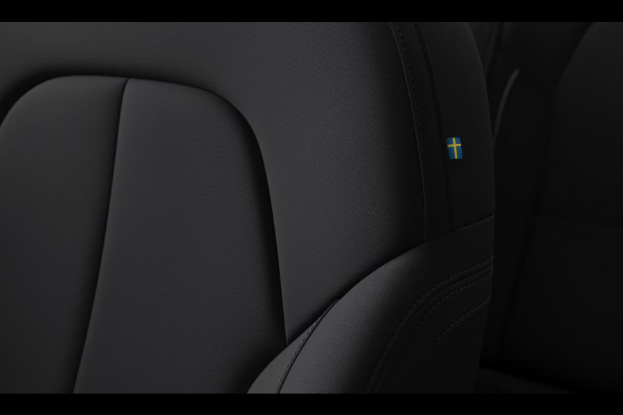 Volvo EC40 Single Motor Plus Europa 70 kWh Panoramadak/ Harman Kardon audio/ Keyless Entry/ Elektrisch verstelbare stoelen met geheugen/ Google Services/