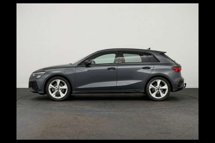Audi A3 Sportback S edition e-hybrid 204 pk | Techniekpakket plus | Trekhaak | Optiekpakket zwart plus | Warmtewerend glas donker tint |