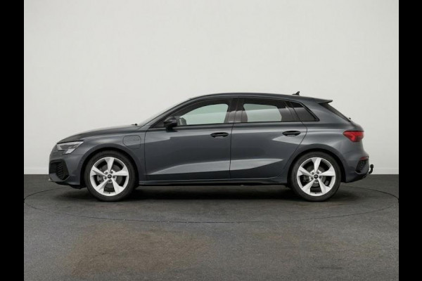 Audi A3 Sportback S edition e-hybrid 204 pk | Techniekpakket plus | Trekhaak | Optiekpakket zwart plus | Warmtewerend glas donker tint |