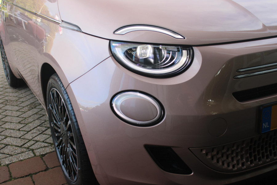 Fiat 500 1.0 Hybrid La Prima | PANORAMADAK | DRAADLOZE APPLE CARPLAY/ANDROID AUTO | DRAADLOZE TELEFOONLADER | LEDER BEKLEDING | ACHTERUITRIJ CAMERA  | PARKEERSESOREN ACHTER | 17" LICHTMETALEN VELGEN DIAMOND CUT | ROSE GOLD | JBL PREMIUM AUDIO | DAB+ RADIO |  LED KOPLAMPEN "INFINITY" | CLIMATE CONTROL | REGEN/LICHT SENSOR | KEYLESS START |  | CRUISE CONTROL |