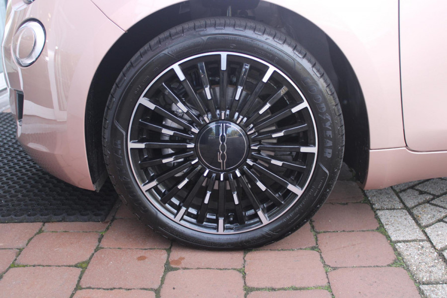 Fiat 500 1.0 Hybrid La Prima | PANORAMADAK | DRAADLOZE APPLE CARPLAY/ANDROID AUTO | DRAADLOZE TELEFOONLADER | LEDER BEKLEDING | ACHTERUITRIJ CAMERA  | PARKEERSESOREN ACHTER | 17" LICHTMETALEN VELGEN DIAMOND CUT | ROSE GOLD | JBL PREMIUM AUDIO | DAB+ RADIO |  LED KOPLAMPEN "INFINITY" | CLIMATE CONTROL | REGEN/LICHT SENSOR | KEYLESS START |  | CRUISE CONTROL |
