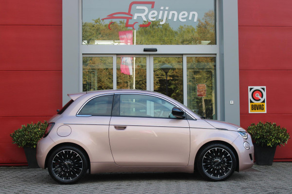 Fiat 500 1.0 Hybrid La Prima | PANORAMADAK | DRAADLOZE APPLE CARPLAY/ANDROID AUTO | DRAADLOZE TELEFOONLADER | LEDER BEKLEDING | ACHTERUITRIJ CAMERA  | PARKEERSESOREN ACHTER | 17" LICHTMETALEN VELGEN DIAMOND CUT | ROSE GOLD | JBL PREMIUM AUDIO | DAB+ RADIO |  LED KOPLAMPEN "INFINITY" | CLIMATE CONTROL | REGEN/LICHT SENSOR | KEYLESS START |  | CRUISE CONTROL |
